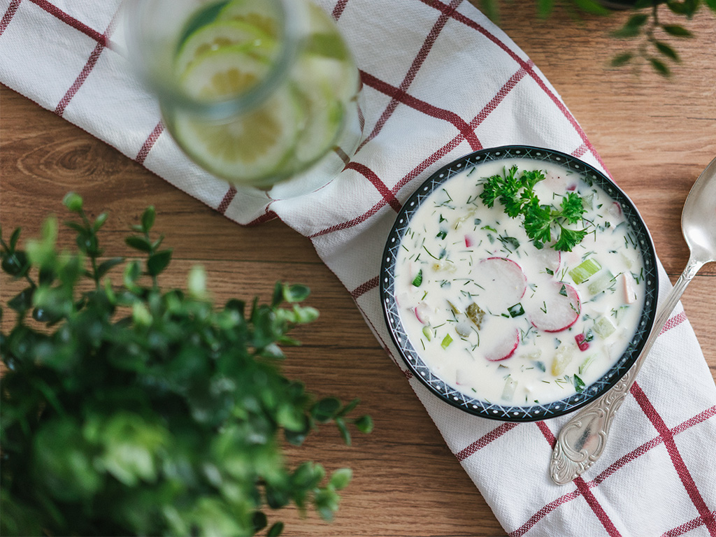 Okroschka - leichte Sommersuppe nach russischer Art - Salewski Feinkost ...